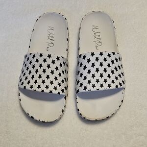 Wild Pair Black and White Star Slide Sandals